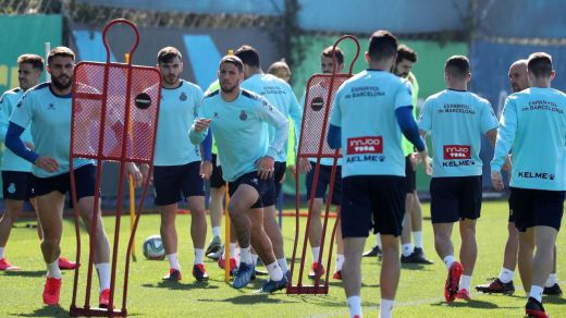 El coronavirus se va extendiendo en el fútbol español: Lorenzo Sanz y 6 jugadores del Espanyol, contagiados