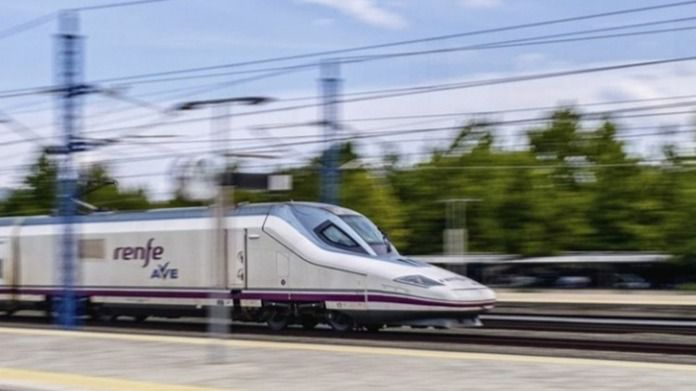 Renfe reduce la oferta de sus servicios de Larga Distancia del 50% actual al 30%