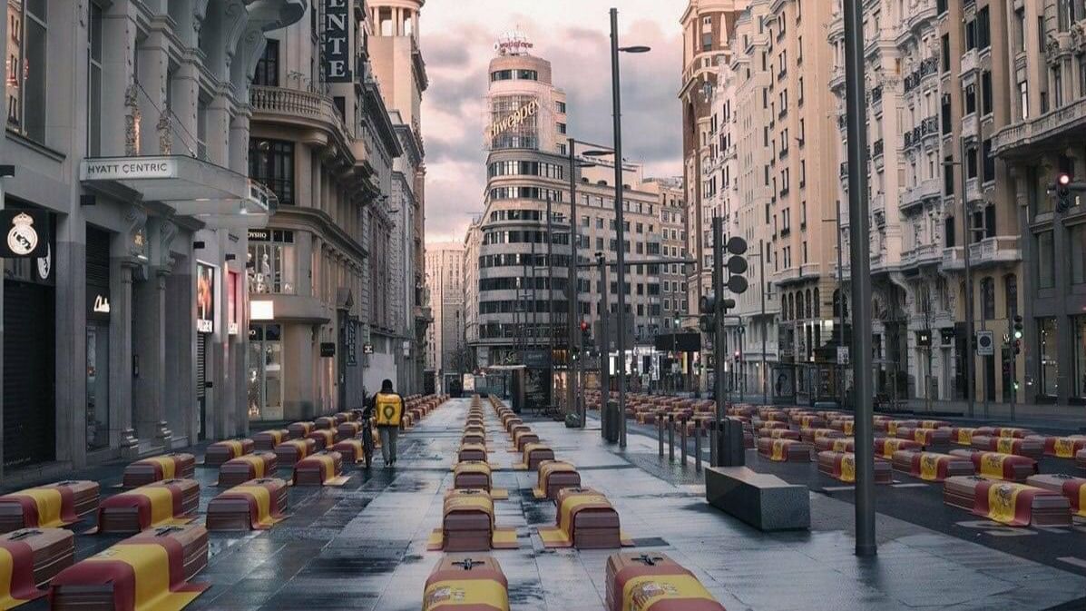 Polémico fotomontaje usado por Vox con la Gran Vía de Madrid llena de ataúdes