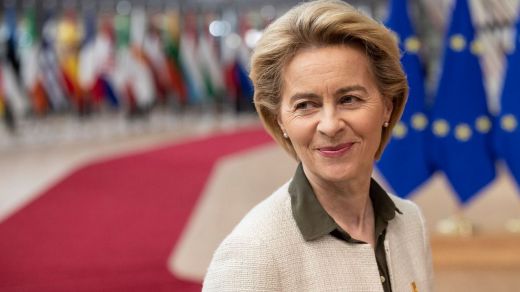 La presidenta de la Comisión Europea remata al turismo: recomienda no planificar viajes para el verano