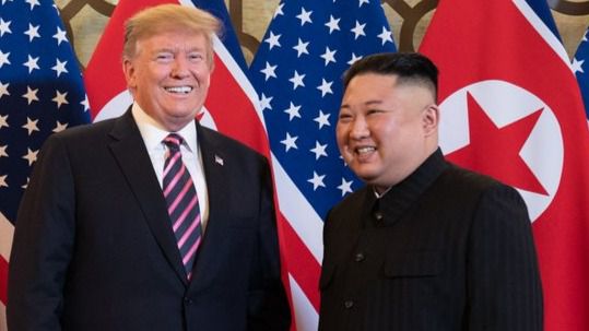 Trump insiste en que Kim Jong Un está vivo, apoyando la versión de Corea del Sur