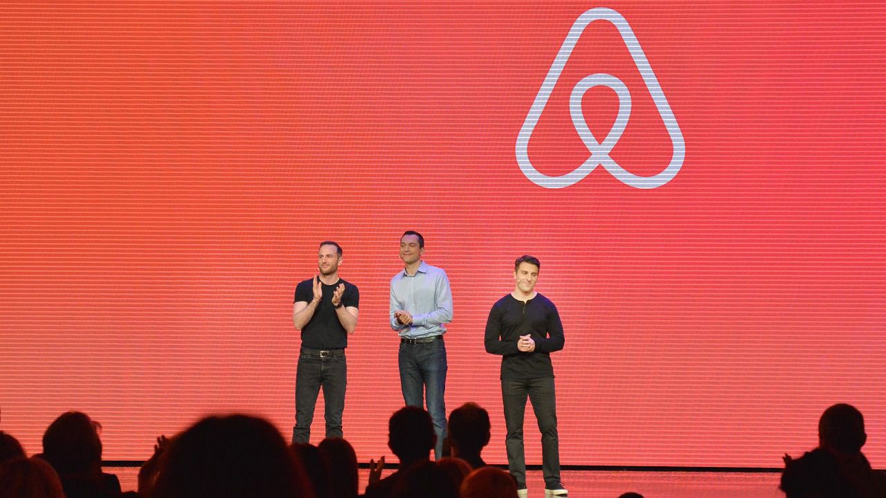 Airbnb despide a una cuarta parte de su plantilla por el impacto de la pandemia