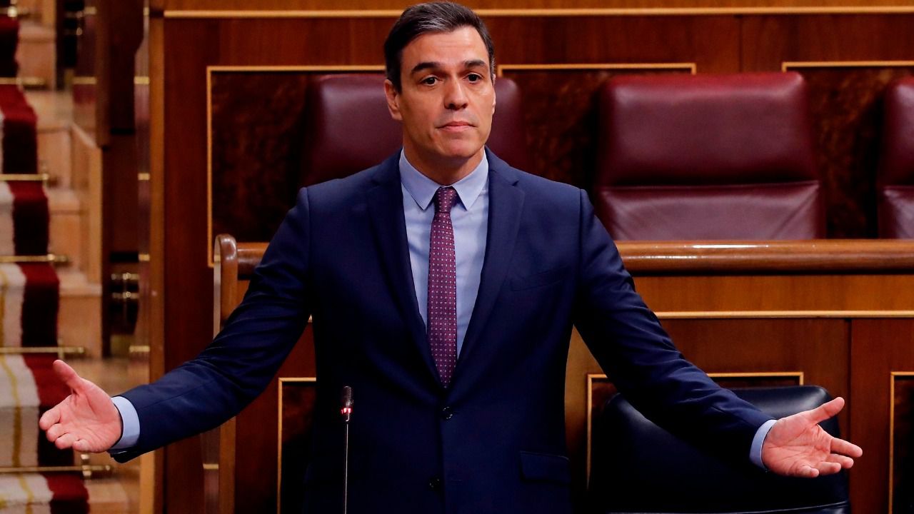 Sánchez, a Casado: "Reflexione, usted habla como Vox, actúa como Vox y vota lo que Vox"