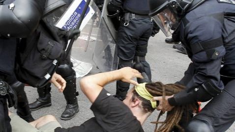 Más de 2 años de cárcel para un subinspector de los Mossos por las cargas del 15-M