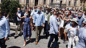 Los Reyes visitan Sevilla y Córdoba en su gira por España por la pandemia