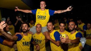 El Cádiz vuelve a Primera tras la derrota del Zaragoza