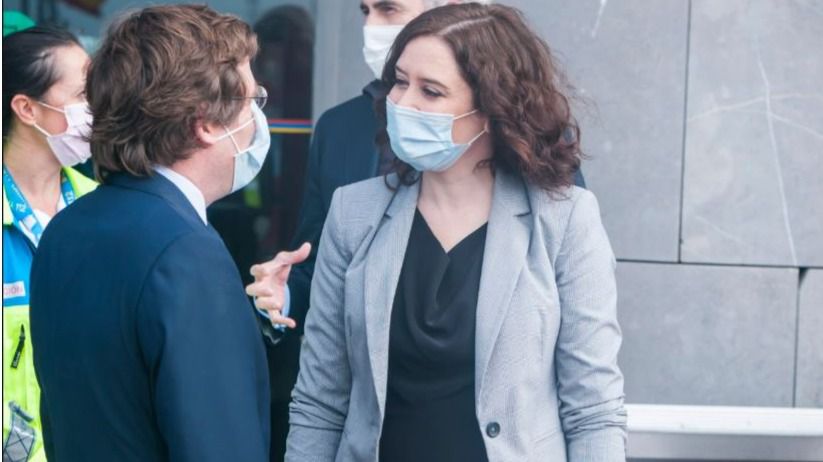 Martínez Almeida y Díaz Ayuso con mascarillas