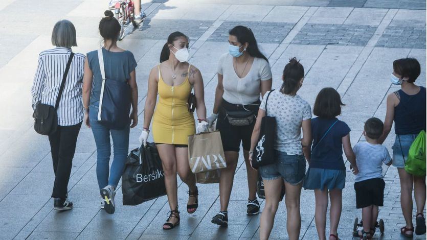 Solo Madrid y Canarias se resisten a decretar el uso obligatorio de la mascarilla