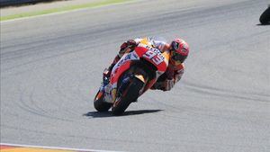 Marc Márquez se fractura el húmero derecho en una dura caída en Jerez