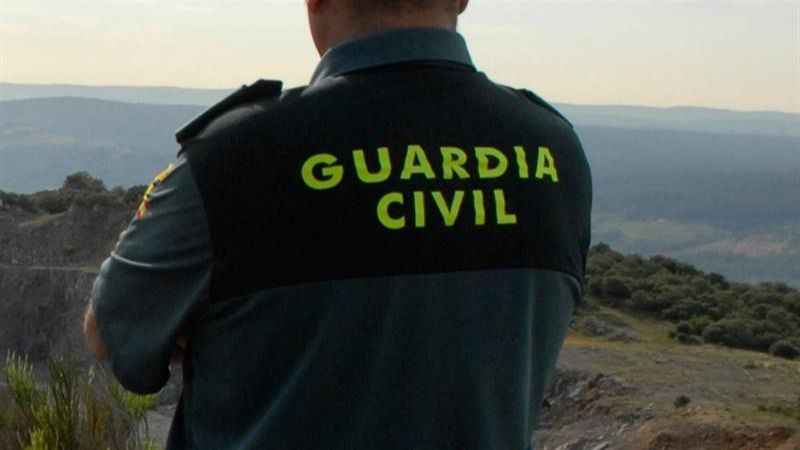 La idea de retirar el lema 'Todo por la Patria' en los cuarteles de la Guardia Civil encuentra en contra una campaña de HazteOír