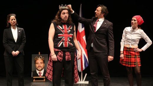 La Smorfia Teatro adapta a los tiempos actuales 'El Rey Juan', de William Shakespeare (vídeo)