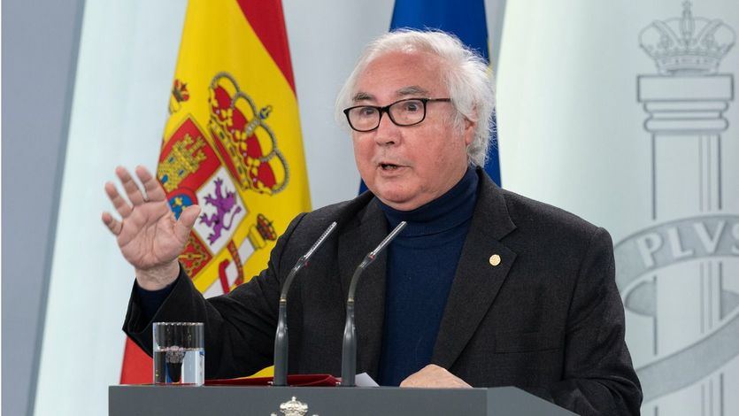 Manuel Castells responde a las críticas por su ausencia pública