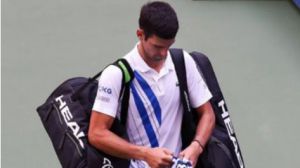 El pelotazo que costó a Novak Djokovic la descalificación