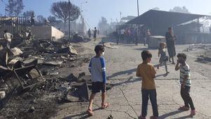 El fuego arrasa el campo de refugiados de Moria, que albergaba a casi 13.000 personas