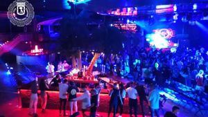 La Policía desalojó la sala La Riviera con 300 personas bailando sin mascarilla ni distancia