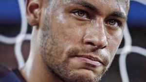 Guerra PSG-Marsella: Di María, suspendido por escupir y se investigará el presunto racismo contra Neymar