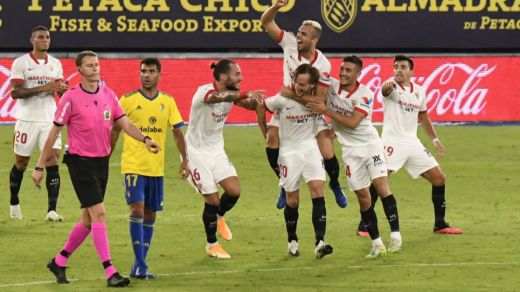 El Sevilla olvida la Supercopa europea remontando y ganando al Cádiz (1-3)