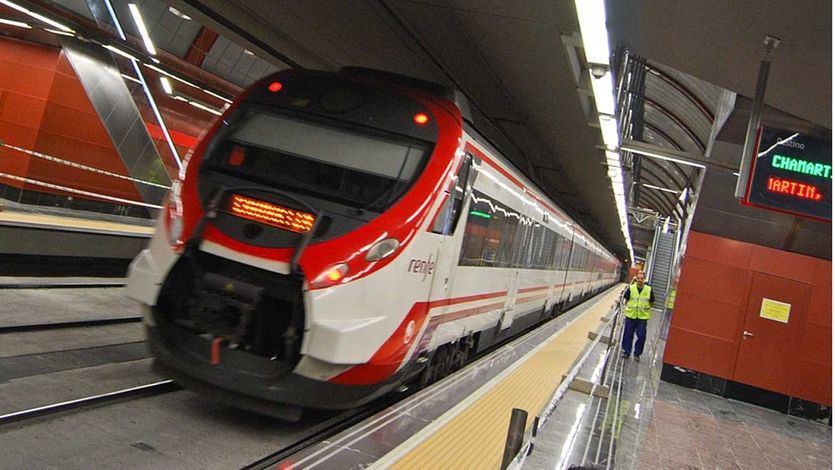 Renfe implantará en toda la red de Cercanías el sistema para el acceso y pago directo en los tornos con tarjeta bancaria