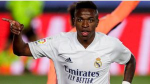 El Madrid sigue a nivel de pretemporada pero salva los 3 puntos gracias a Vinicius (1-0)