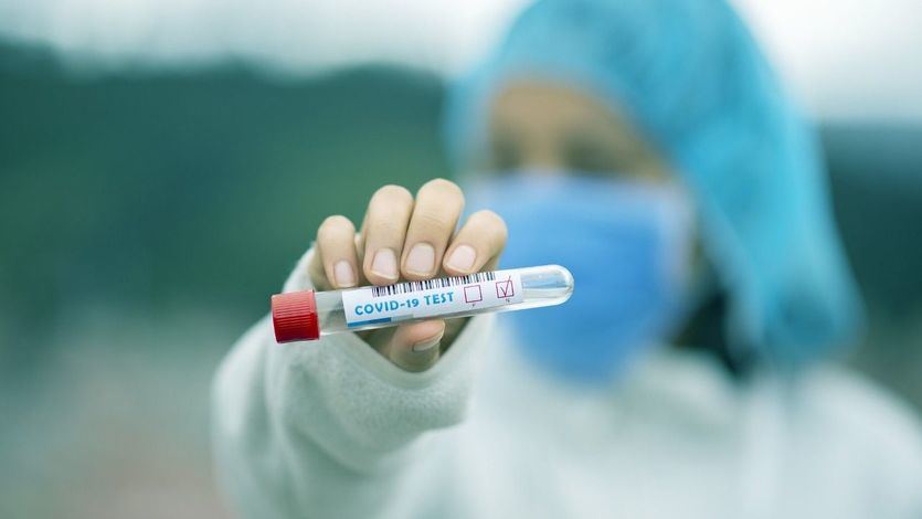 Sanidad notifica 12.000 nuevos casos y 261 fallecidos por coronavirus