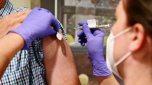 Johnson &amp; Johnson detiene las pruebas de su vacuna por la "enfermedad inexplicable" de un participante