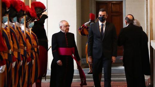 Sánchez, en su primera visita al Vaticano, traslada al Papa su cercanía moral