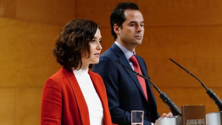 Madrid busca un 'encaje legal' de las reuniones nocturnas entre no convivientes tras el decreto del Gobierno central