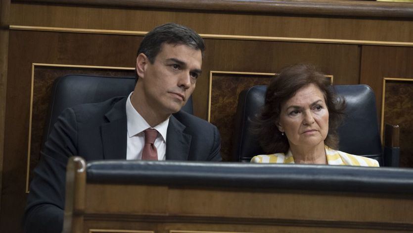 Pedro Sánchez y Carmen Calvo
