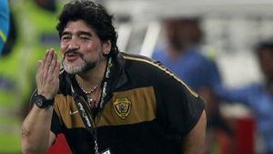 Maradona evoluciona bien y podría recibir el alta esta semana