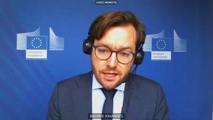 La Comisión Europea arruina los argumentos de la oposición: el plan contra las 'fake news' no es un ataque a las libertades