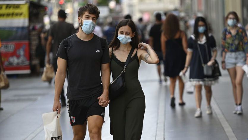 Leve descenso del coronavirus en España: Sanidad notifica 328 muertes y 15.156 nuevos casos