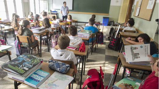 Los estudiantes españoles de Primaria retroceden en ciencias y se estancan en matemáticas