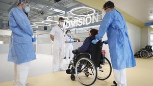 El hospital de pandemias de Madrid recibe a su primera paciente: una mujer de 63 años con covid