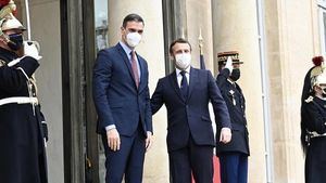 Sánchez, en cuarentena tras el positivo de Macron, con quien compartió un almuerzo privado el lunes