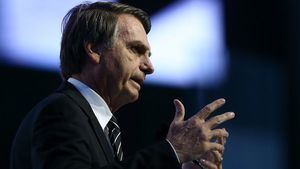 Bolsonaro critica la vacuna de Pfizer de la forma más extraña: "si te conviertes en un caimán, es tu problema"