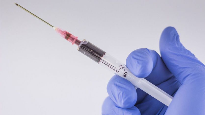Alemania se salta los plazos establecidos y administró este sábado la primera vacuna de la UE