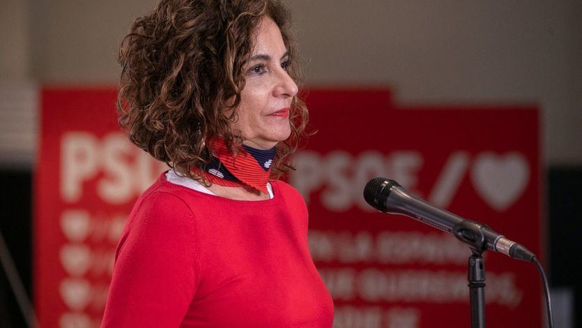 Montero cree que con las vacunas se inicia 'una nueva etapa' y se recuperará el crecimiento económico