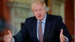 Johnson sopesa endurecer más las restricciones y Gibraltar decreta el confinamiento domiciliario