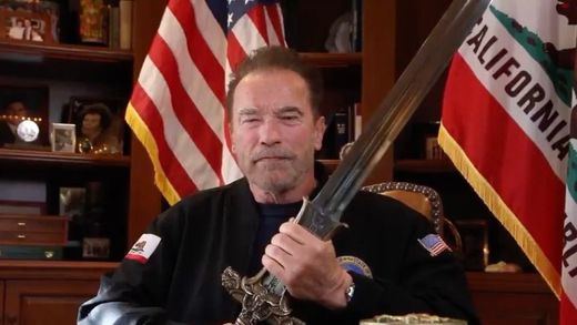 El vídeo de Schwarzenegger sobre Trump del que todos hablan: saca la espada de Conan