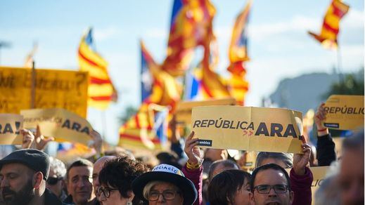 Cataluña: el soberanismo cae en las encuestas y suma fuerzas el 'no' a la independencia