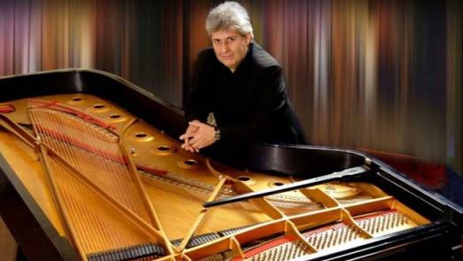 El mejor homenaje a Astor Piazzolla... el que le ofrece el excepcional pianista Mario Parmisano (disfrute por adelantado con estos dos vídeos)
