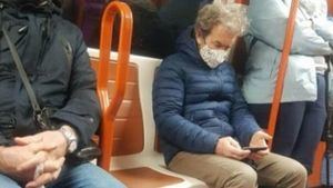La foto de Fernando Simón en el metro de la que todos hablan
