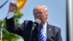 Trump asegura que no va a ser destituido por la 25ª enmienda pero avanza el 'impeachment'