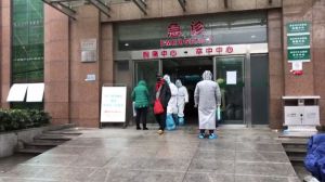 La OMS llega a Wuhan para investigar el origen del coronavirus... y llega la primera muerte en 8 meses