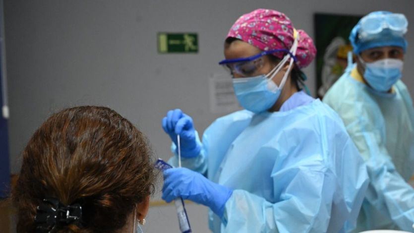 España suma 84.287 contagios en el peor fin de semana de la pandemia y la incidencia roza los 700 casos