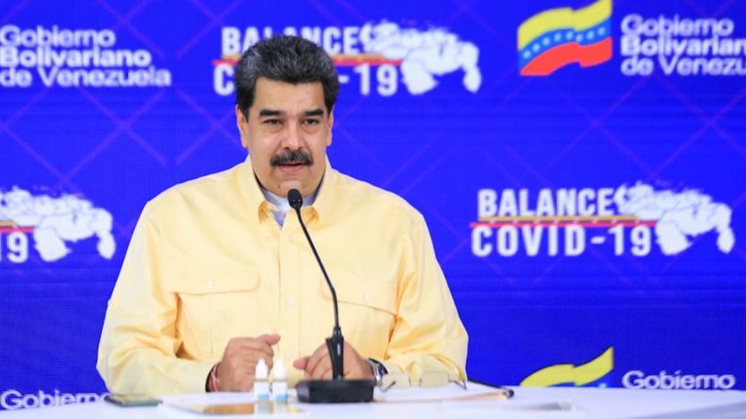 Maduro posa con varios viales de Carvativir