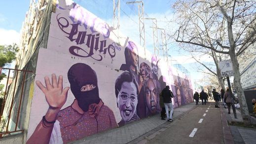 El mural feminista que ha provocado un terremoto político en Madrid: las claves