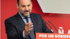 Ábalos endurece las críticas al PP: "Casado lidera el partido de la corrupción"