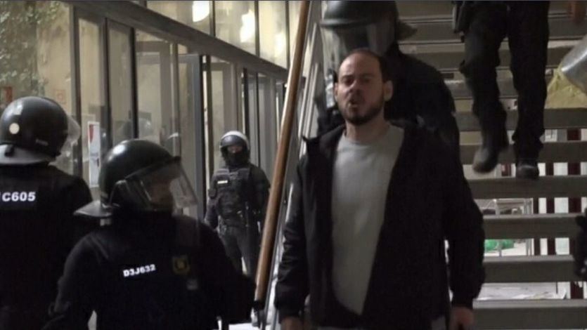 Pablo Hasel, detenido sin resistencia en la Universidad de Lleida para su ingreso en prisión