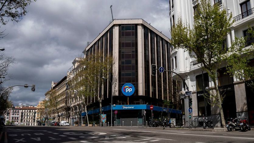 Más allá de los gestos, fue la realidad económica del PP la que lleva a Casado a renunciar a Génova